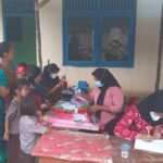 Bides bersama PKK Tanjung Laut Imunisasi dan Timbang Bayi