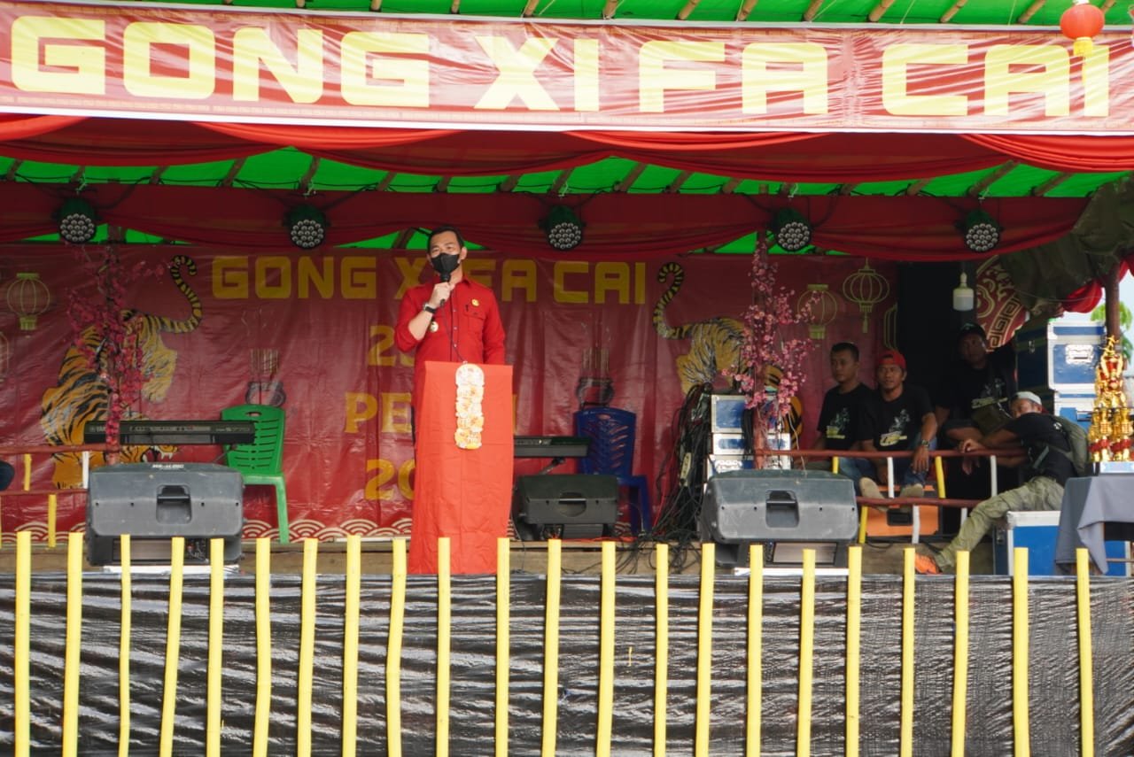 Imlek 2573, Fransiskus Diaan Tutup Turnamen Voli di Desa Penai