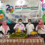 Potong Tumpeng Warnai Ultah BPR Bank Tulungagung, Bupati Maryoto: Sangat Berkontribusi pada Pelaku UMKM