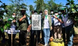 Upaya Pulihkan Lahan Kritis di Purwakarta, PT SPV Lakukan Penanaman Pohon