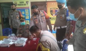 Seluruh Anggota Polsek Plaju Dites Urine Dadakan
