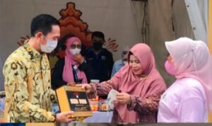 Laris Manis, Festival Sungai Sekanak Berdampak Positif bagi Pelaku UMKM