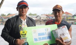 Wabup Kapuas Hulu Tutup Lomba Bidar Sampan di Sungai Bunut