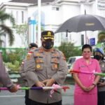 Kedatangan Kapolres Kapuas Hulu yang Baru Disambut Tradisi Adat Dayak