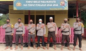 Kapolsek Embaloh Hulu Resmikan Tempat Salat para Musafir “Mataso Al Jannah” di Perbatasan RI-Malaysia