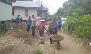 Turut Serta Bangun Masjid Al Hidayah, Kapolsek Embaloh Hulu: Kembangkan Budaya Melayani
