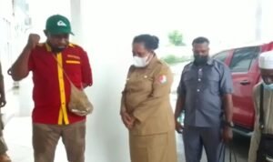 Pendukung Utayo Desak Bupati Turunkan Sekretaris BKPSM Fakfak