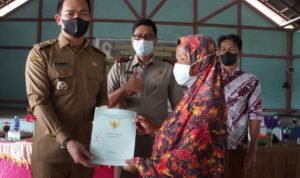 Serahkan 594 Sertifikat Tanah, Ini Pesan Bupati Kapuas Hulu
