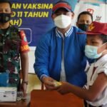 Wabup Kapuas Hulu Tinjau Vaksinasi Anak di Desa Kirin Nangka