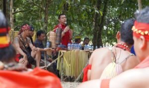 Buka Batu Loang Injuluan Pulau Keladi, Bupati Kapuas Hulu: Angkat Adat dan Budaya Banua Sio