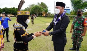 Kunker ke Desa Jongkong Kiri Hilir, Wabup Kapuas Hulu Lakukan Ini