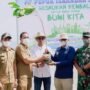 PT PIM Tanam Pohon Ketapang di Pantai Krueng Geukueh Aceh Utara