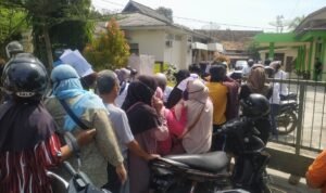 Rela Antri Minyak Goreng Murah, Warga di Baturaja Keluhkan Ini