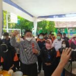 SMP di OKU Timur Praktek buat Minyak Goreng dari Kelapa