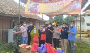 Lakukan Terobosan Baru, Muspika Cibatu Purwakarta Gandeng Karang Taruna Vaksinasi Lansia