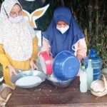 Ada Loh di Prabumulih! Minyak Kelapa Hana Monica Siasati Migor Langka