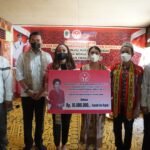 Bupati dan Ketua Dekranasda Kapuas Hulu Kunjungi Tempat Kerajinan Tenun di Sadap