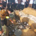 HD dan Enos Hadiri Peletakan Batu Pertama Ponpes At Taqwa