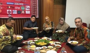 Bunda Rayya Ajak Kaum Milenial untuk Lestarikan Tradisi Ngobeng Adat Palembang