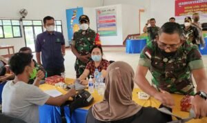 Kodim 1206/Psb Laksanakan Vaksinasi Massal di Semitau Kapuas Hulu