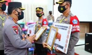 Capai Target Vaksin, Kapolri Serahkan Penghargaan kepada Kapolres Lhokseumawe
