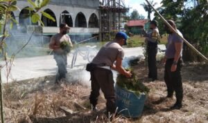 Sambut Isra Miraj, Polsek Embaloh Hilir Lakukan Baksos