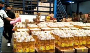 Antisipasi Penimbunan Minyak Goreng, Petugas Kepolisian Sidak Gudang Distribusi