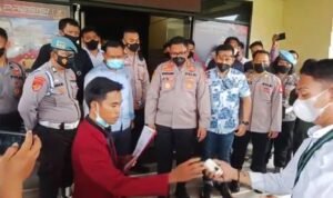 Baru Empat Hari Jabat Kapolres Lubuk Linggau Sudah Didemo Warga
