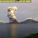 Gunung Anak Krakatau Erupsi 9 Kali, BNPB Imbau Masyarakat Diharapkan Tidak Berada di Radius 2 Kilometer
