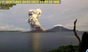Gunung Anak Krakatau Erupsi 9 Kali, BNPB Imbau Masyarakat Diharapkan Tidak Berada di Radius 2 Kilometer