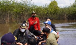 Bupati Kapuas Hulu Tinjau Bangunan Ponpes Al Hidayah yang Roboh