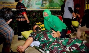 HUT Persit Candra Kirana ke 76, Danrem 121/Abw Ikut Donorkan Darah