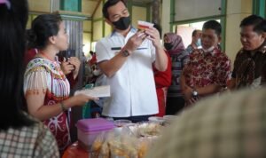 Bupati Kapuas Hulu Buka Pameran ART Preneurship “Jejak Imaji”