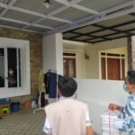 Warga Sedang Isoman, Dapat Kunjungan dari Camat Purwakarta
