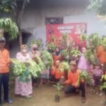 Ratusan Paket Sayuran dan Bibit Diterima Warga Desa Kiarapedes Purwakarta