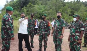 Dandim 1206/PSB Dampingi Tim Kemenko Polhukam RI Tinjau Perbatasan RI Malaysia