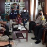 Sambangi Ketua PWI, Kapolres Fakfak Sebut Pers Adalah Mitra Kerja dan Bagian Penting Kepolisian