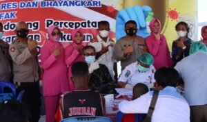 Kapolres Fakfak Hendriyana Target 70% Dosis 2 Vaksinasi Sebelum Ramadhan
