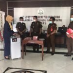 Kuasa Hukum Tersangka AK Direktur PT Kya Graha Datangi Kejari Tulungagung Kembalikan Uang Ratusan Juta Rupiah