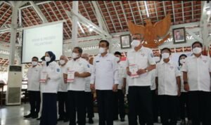 Yana Mulyana Lantik Dewan Kehormatan dan Pengurus PMI Kota Bandung Masa Bakti 2022-2027