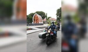 Nonton MotoGP di Mandalika, Ridwan Kamil Bonceng Pembalap Legendaris Tjetjep Heryana