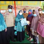 Sheila Serahkan Bantuan Gubernur Sumsel untuk Korban Puting Beliung di OKU Timur