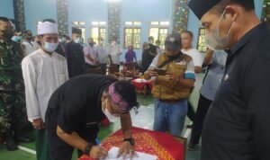 Intruksi Bupati, Kadis DPMD Purwakarta Lantik Hendra Setiawan Jadi PJ Desa Jatimekar