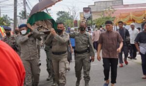 Dansat Brimob Polda Sumsel Takziah ke Rumah Duka Ibunda Kompol Andiyano