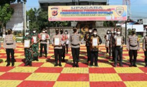 Capaian Vaksin Tertinggi, Kecamatan Cibatu Dapatkan Penghargaan