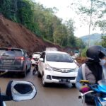Akibatkan Macet, Proyek Trans Sulawesi Dikeluhkan