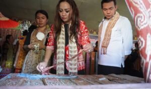 Tenun Sidan Raih Penghargaan, Ini Kata Ketua Dekranasda Kapuas Hulu