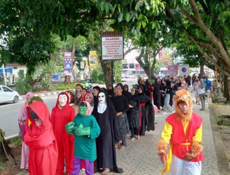 Peringati Hari Teater Sedunia, DKP Adakan Pawai