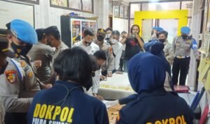 Perwira, PNS dan Anggota Polrestabes Palembang Periksa Urine Dadakan