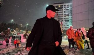 Bak Pejabat, Begini Pose Saaih Halilintar saat Gunakan Pakaian Serba Hitam